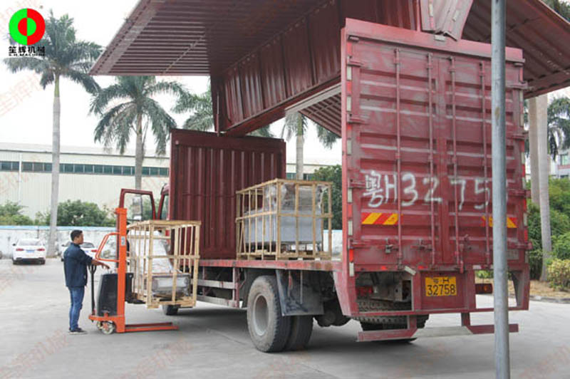 Vegetable washing machine and related auxiliary equipment purchased by Mr. Huang from the Pearl River Delta region